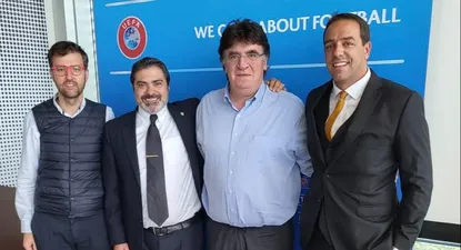 El presidente de Peñarol, Ignacio Ruglio, y el neutral aurinegro en el Ejecutivo de la Asociación Uruguaya de Fútbol (AUF), Gastón Tealdi, en la reunión de UEFA y Conmebol