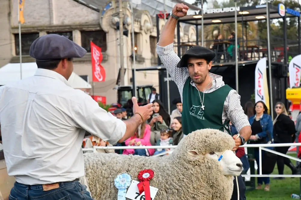 Uno de tantos festejos en la pista del Corriedale.
