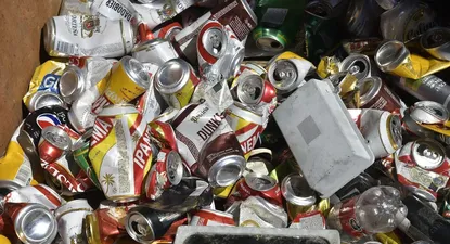 Los materiales de los envases por los que se recibirá el incentivo son: PET, vidrio, multilaminados de larga vida (MLV) y latas de aluminio