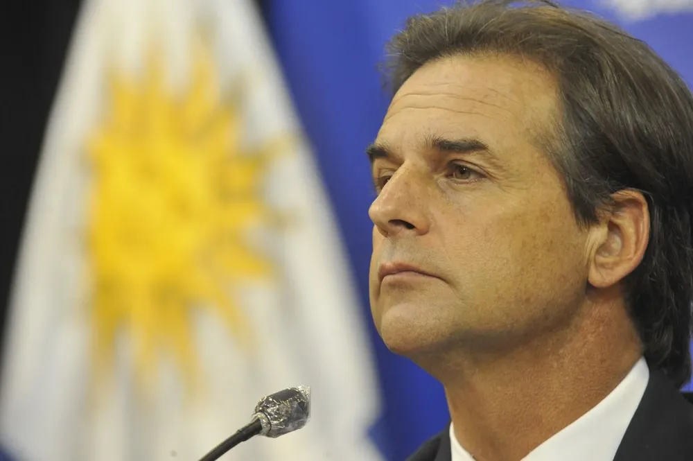 Lacalle estuvo una hora y media en el asado del complejo de la AUF