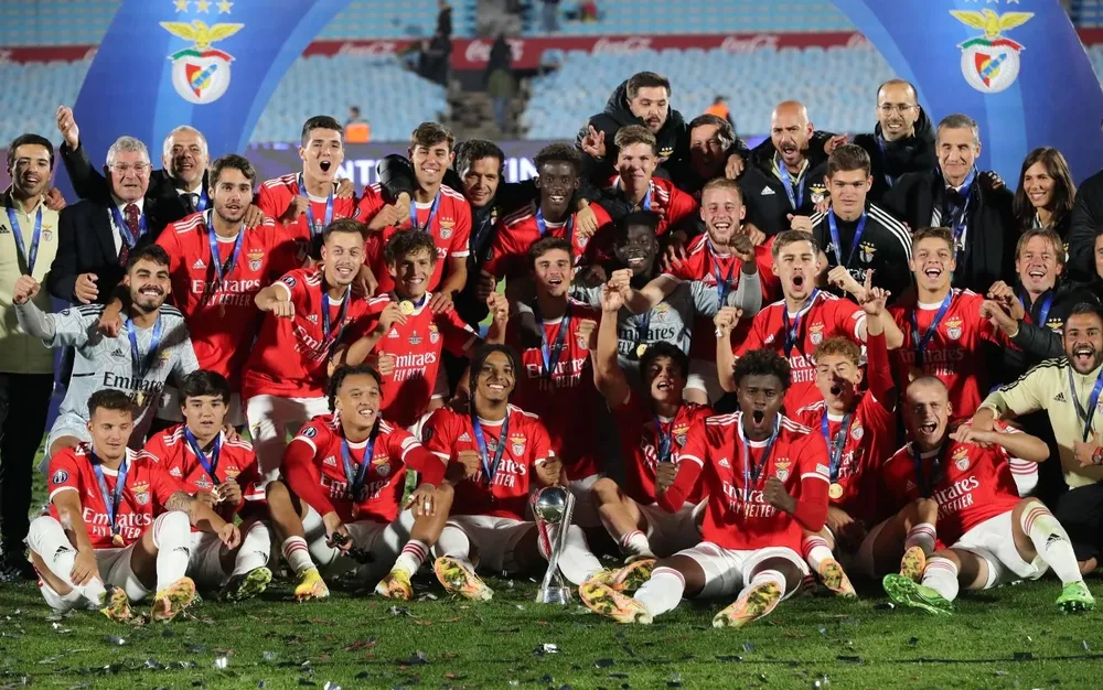 Benfica celebra el título intercontinental sub 20