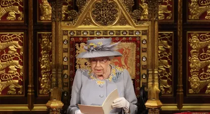 La reina Isabel espera su nieto número doce