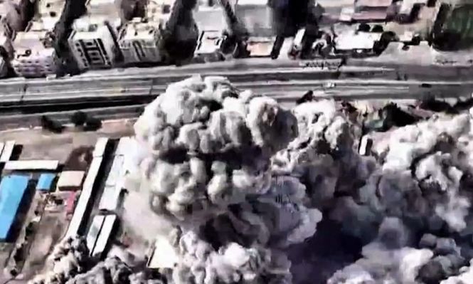 Una imagen capturada de un video difundido por el ejército israelí el 1 de marzo de 2026 muestra los ataques a gran escala contra “la sede del régimen terrorista iraní” en Teherán el 1 de marzo.