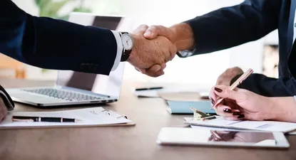 Una (leve) mejora del ánimo empresarial atada con alambre