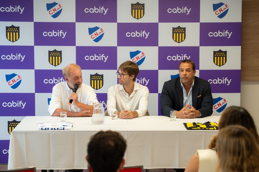 Ricardo Vairo e Ignacio Ruglio en el acuerdo de Nacional y Peñarol con Cabify Uruguay