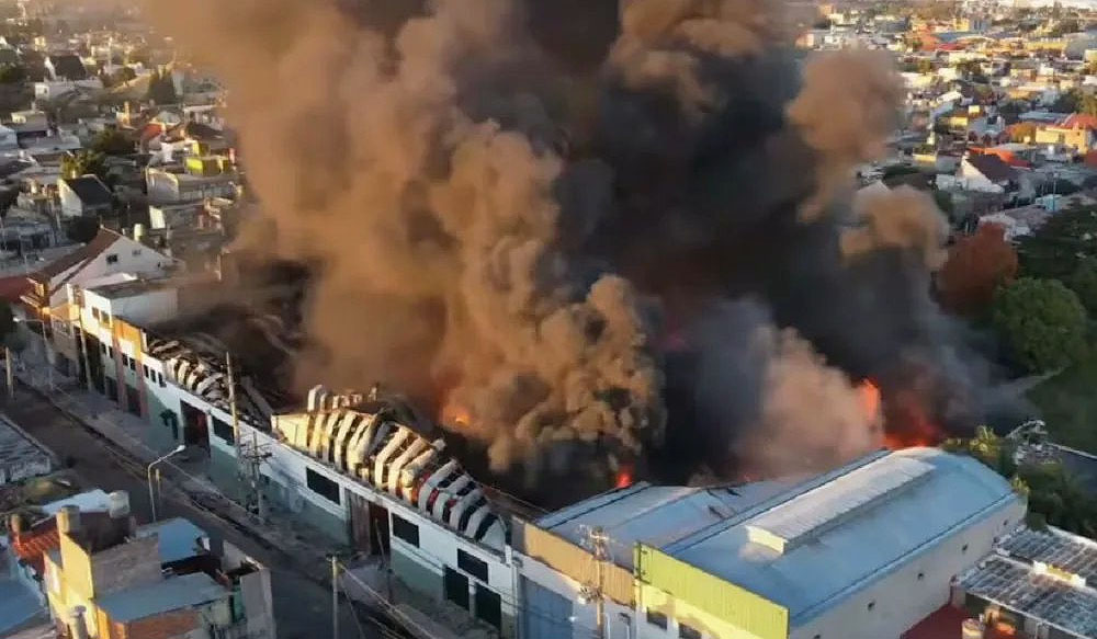 El incendio se produjo en la fábrica de Pañales Liberty S.A.