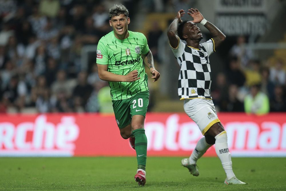 Maxi Araújo celebra su gol