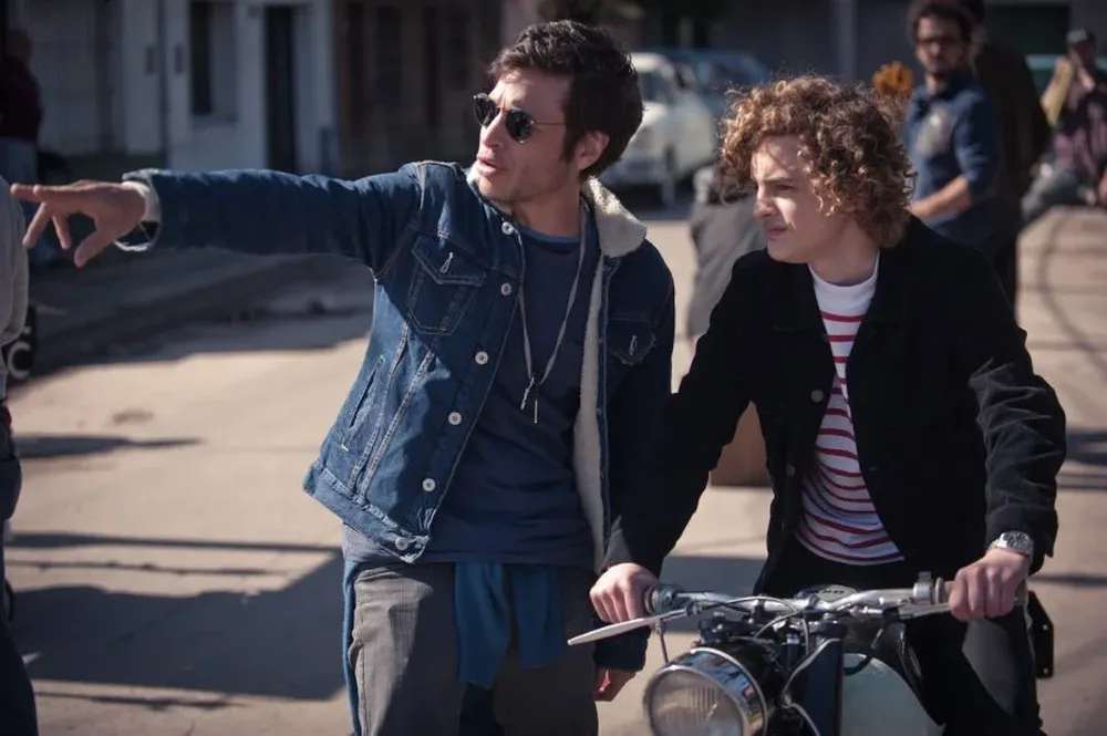 Luis Ortega le da indicaciones a Lorenzo Ferro