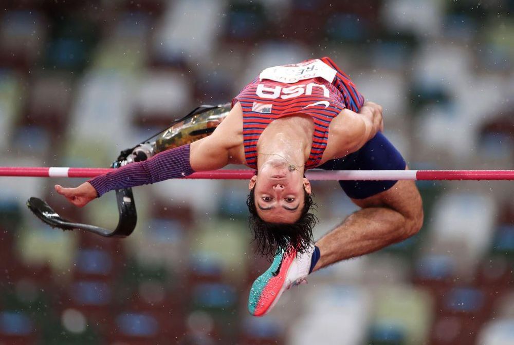 Ezra Frech de EE.UU. tiene el récord mundial en salto alto en T63 con 1,95 metros.