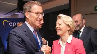 El líder del PP, Alberto Nuñez Feijóo, junto a la presidenta de la Comisión Europea, Ursula von der Leyen, durante la cumbre del PPE EN 2023. Hoy volverán a encontrarse.