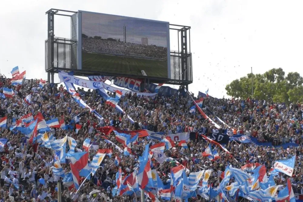 La hinchada de Nacional en la Colombes