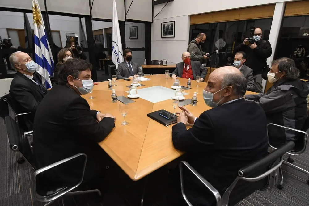 Cónclave de partidos políticos por acuerdo con China