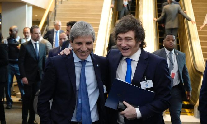 Luis Toto Caputo y Javier Milei celebraron la noticia.