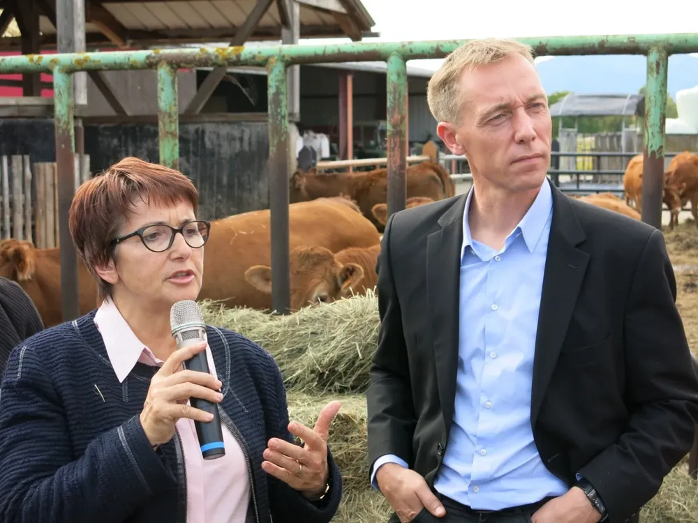 Christiane Lambert, (izq.), dirigente del principal central de sindicatos agrícolas de la UE, dijo que hay agricultores que están en “situación de desamparo”.
