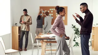 Necesitamos charlas informales en el trabajo para facilitar el flujo de ideas