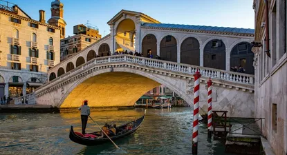 Cientos de lugareños se van de Venecia cada año porque millones de turistas vienen.