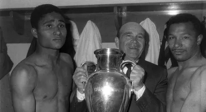 Eusebio, Bela Guttmann y Mário Coluna de Benfica y la Copa de Campeones de Europa