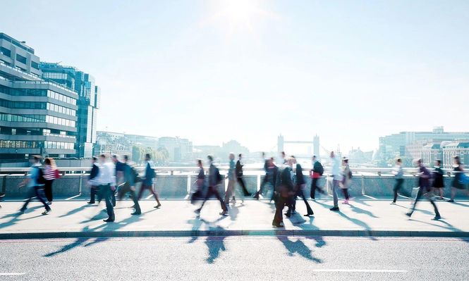 Cómo la forma de caminar puede revelar la edad de tu cerebro