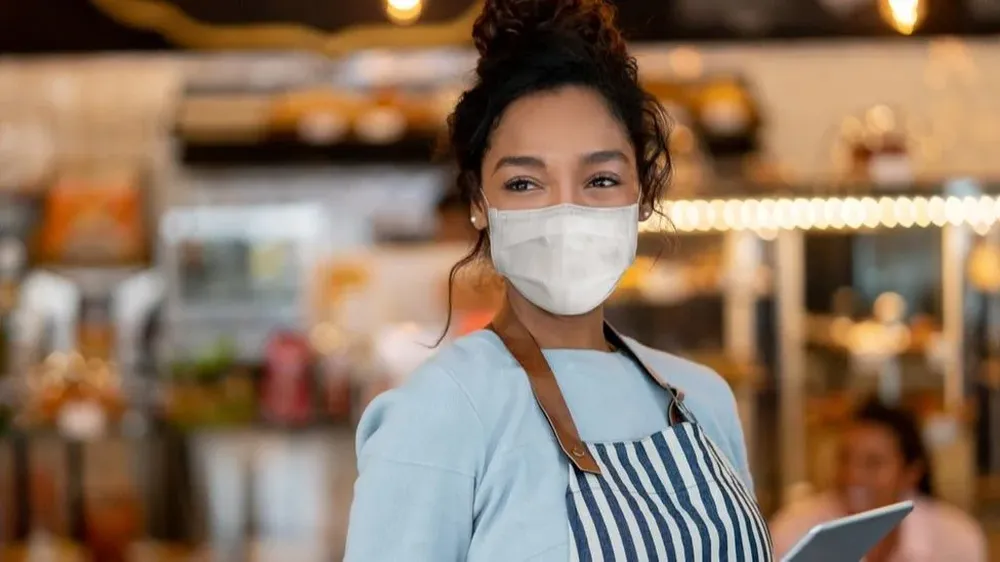 Es que a medida que avanza la recuperación económica, los negocios necesitan más trabajadores.