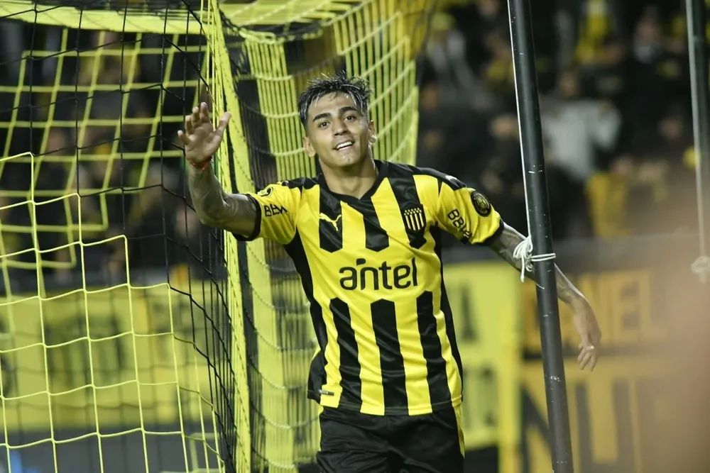 Facundo Torres fue una de las grandes figuras de Peñarol ante Torque con un doblete