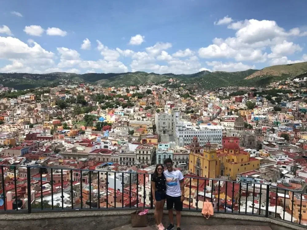 Pablo Olivera en San Luis con su pareja