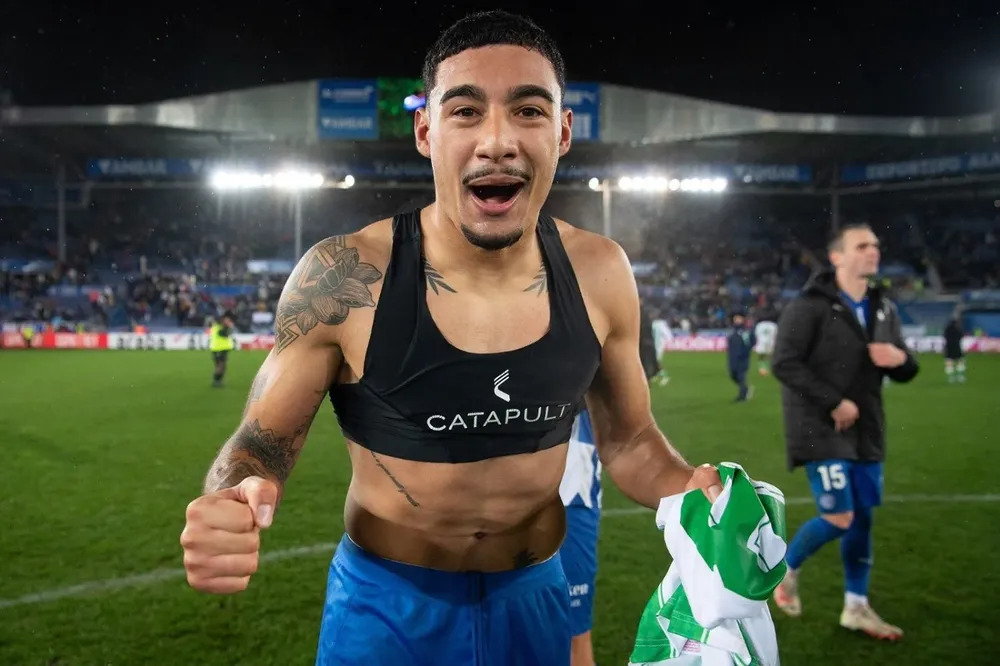 Carlos Benavídez celebró la clasificación de Alavés sobre Betis con su gol por la Copa del Rey