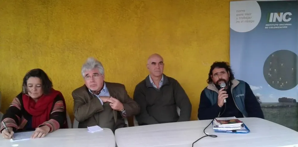 Gómez, Aguerre, Gambetta y Piedra Cueva en el campo de Florida