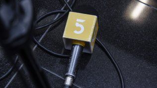 Canal 5 tomó una decisión sobre sus periodistas y afecta a quienes trabajan en varias pantallas: de qué se trata