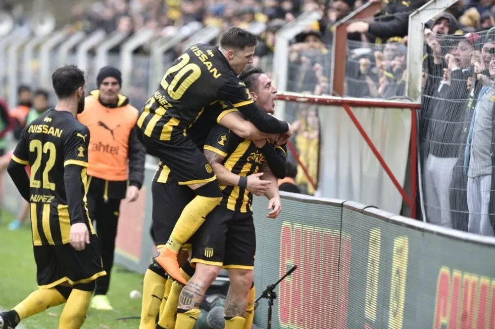 El festejo aurinegro en el Saroldi