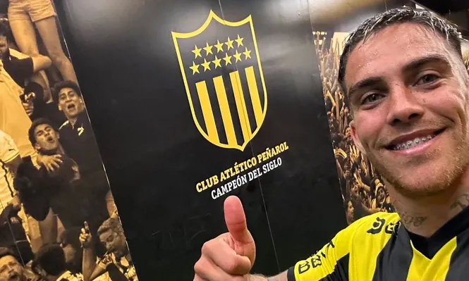 Javier Méndez, sólido como zaguero y selfie ganadora de Peñarol