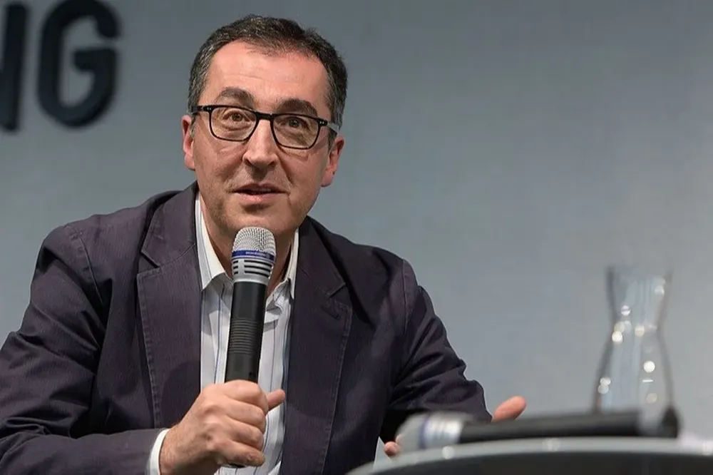 El ministro de Alimentación y Agricultura de Alemania, Cem Özdemir, propone abandonar el uso del glifosato por los riesgos para la salud.