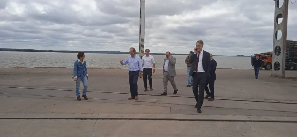 El director y fundador de Paracel, Per Olofsson, recorrió el puerto de Fray Bentos.