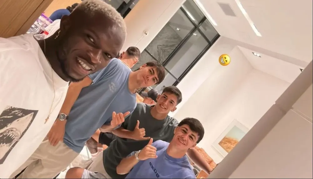 Ebere junto a Facundo Machado, Thiago Helguera y Gonzalo Petit.