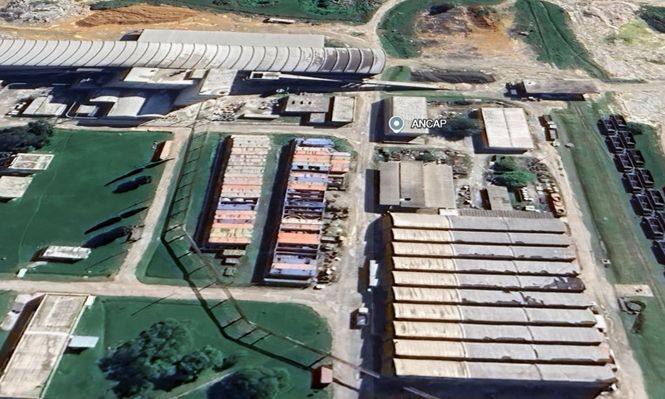 Vista aérea de la planta de Ancap en Paysandú donde están los contenedores con las piezas del horno