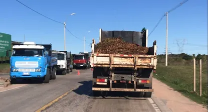 20230502 - Transportistas bloquean acceso a la usina Felipe Cardoso