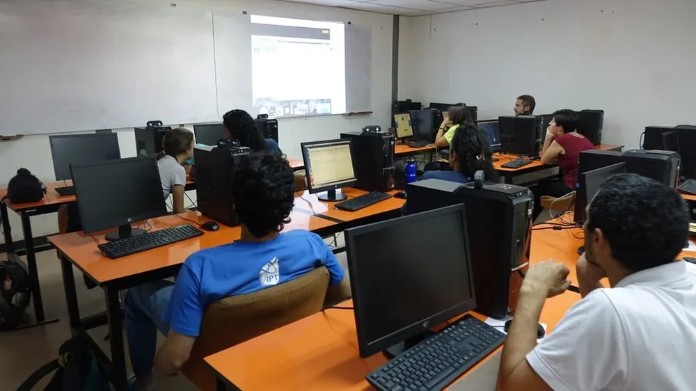 Las universidades públicas y privadas retornan de forma paulatina a la presencialidad