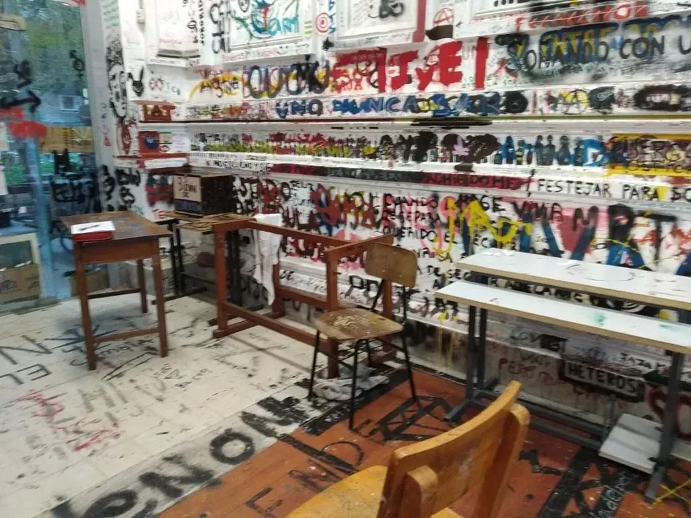 Los estudiantes reclaman desde hace tiempo por un ascensor roto en el edificio