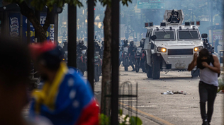 Represión policial en una protesta en Caracas tras las elecciones de 2024