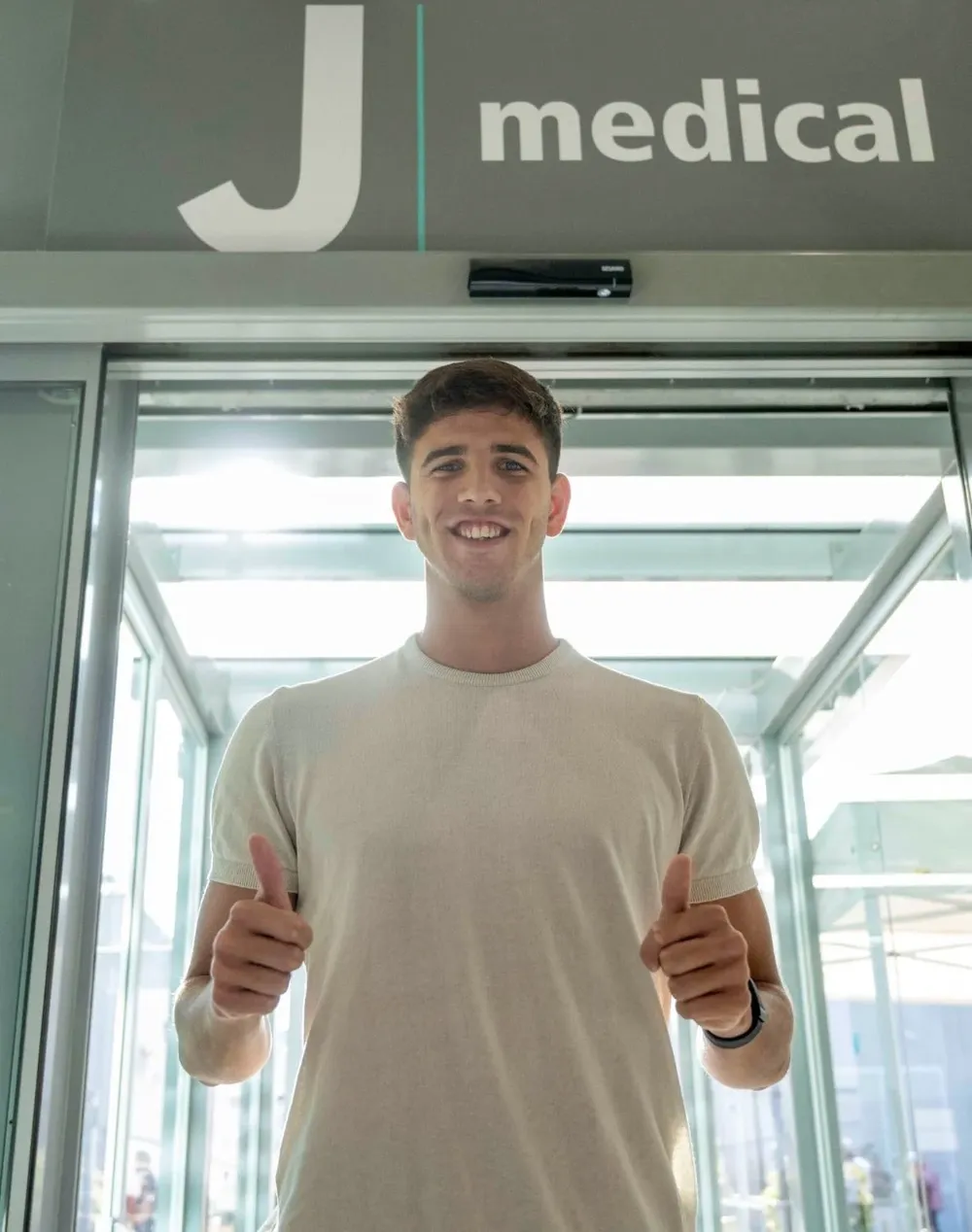 Facundo González cuando hizo su prueba médica en Juventus