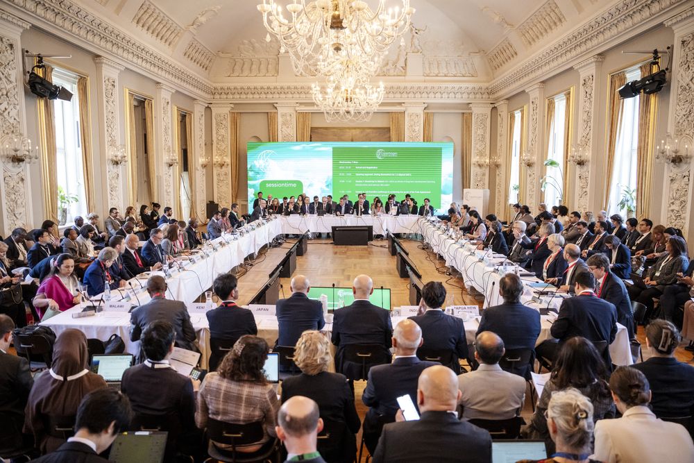 Los delegados asisten a la reuni&oacute;n ministerial sobre el clima de Copenhague en Copenhague, Dinamarca, el 7 de mayo de 2025. Ministros del clima de todo el mundo se re&uacute;nen para fijar la direcci&oacute;n de las negociaciones sobre el clima en la COP30 en Brasil.