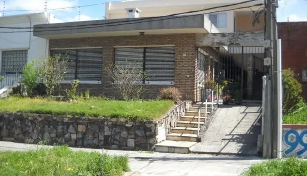 Frente de la casa ubicada en el barrrio Malvín