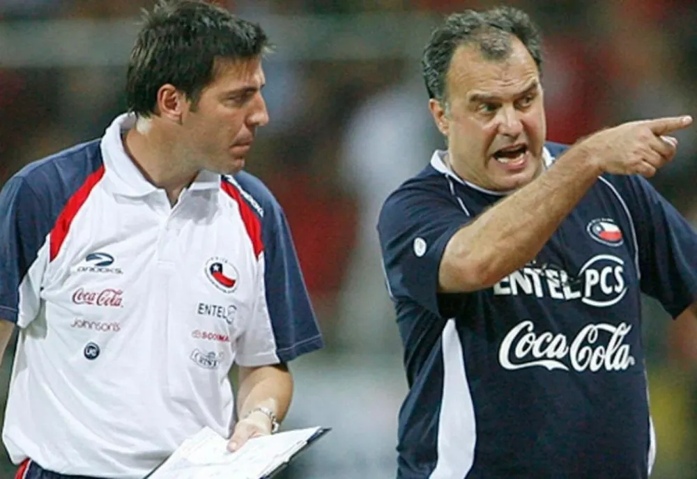 Marcelo Bielsa y Eduardo Berizzo cuando trabajaron juntos en el cuerpo técnico de la selección chilena Marcelo Bielsa y Eduardo Berizzo cuando trabajaron juntos en el cuerpo técnico de la selección chilena
