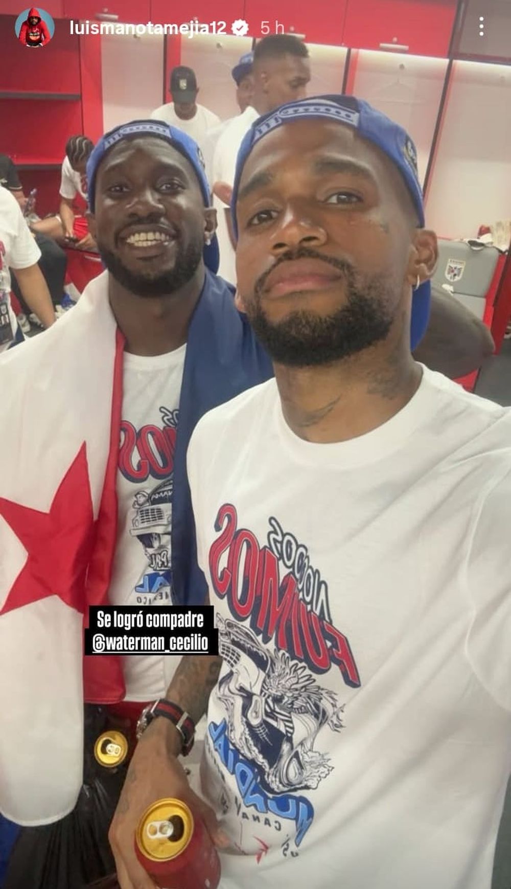 El festejo del golero de Nacional Luis Mejía y Cecilio Waterman