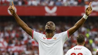 Sevilla se adelanta en el marcador.