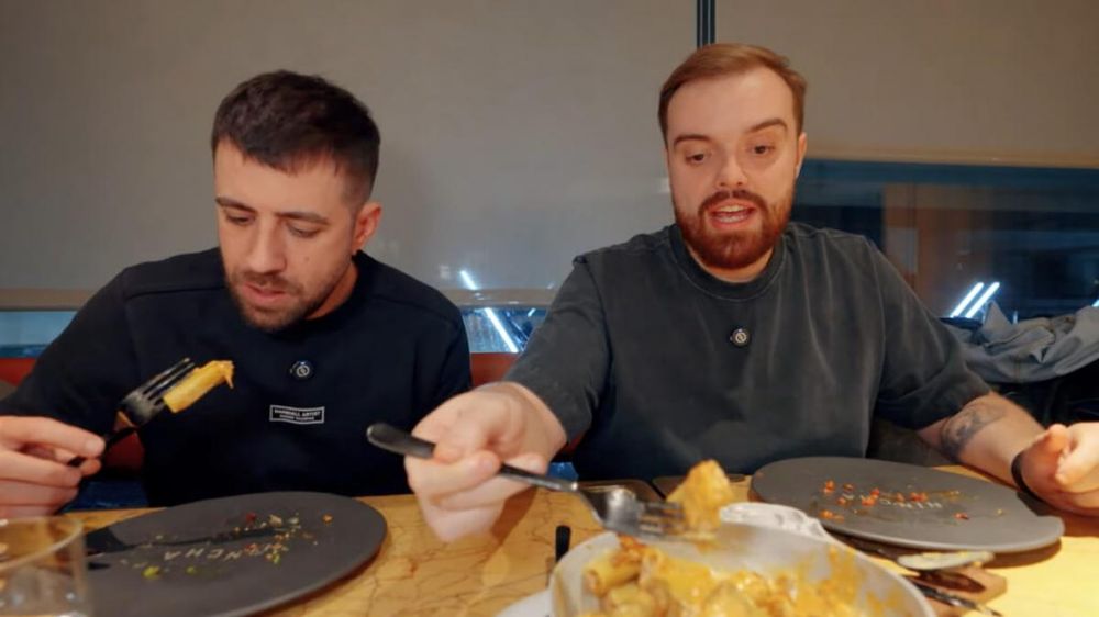 Ibai Llanos&nbsp;y&nbsp;AuronPlay,&nbsp;dos de los creadores de contenido más influyentes de habla hispana, visitaron&nbsp;Hincha,&nbsp;el restaurante de&nbsp;Lionel Messi en Andorra.