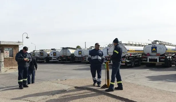 Gobierno decretó esencialidad y aseguró abastecimiento de combustible