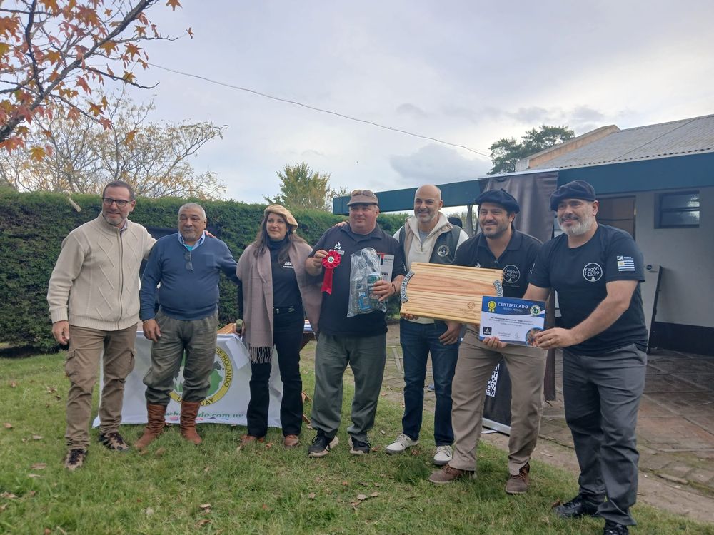 Fogón Criollo (Montevideo), primer premio. Fogón Criollo (Montevideo), primer premio.