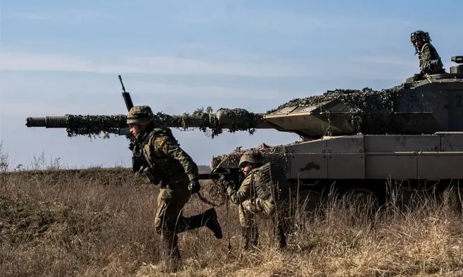 Militares del contingente español en las maniobras Steadfast Defender 24 en Polonia