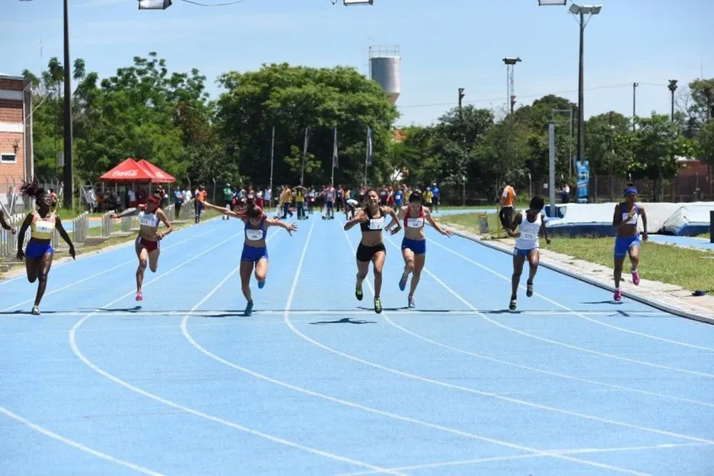 Yamila Pereyra (3) al ganar el oro en 80 metros