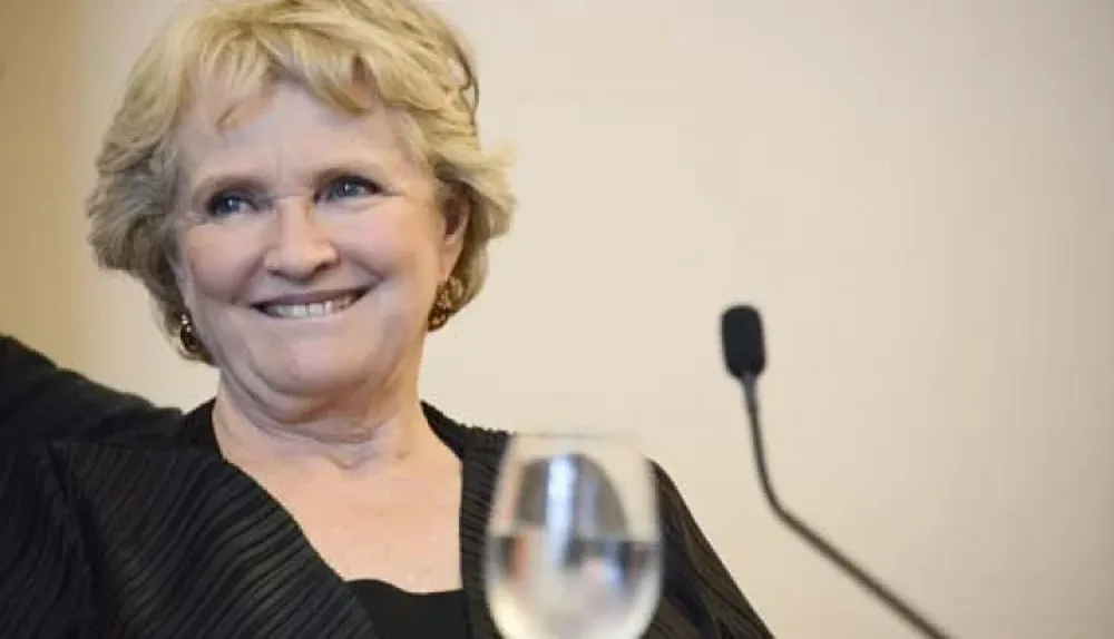 Marie-Christine Barrault en la Intendencia cuando la nombraron Visitante Ilustre